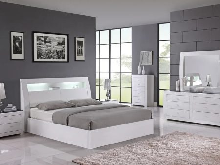 White Gloss Hydraulic 4 Compartment Storage Bedroom Set- Includes LED Lights, USB & Jewelry Storage- Full, Queen or King- Model Barcelona For Sale