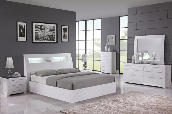 White Gloss Hydraulic 4 Compartment Storage Bedroom Set- Includes LED Lights, USB & Jewelry Storage- Full, Queen or King- Model Barcelona For Sale